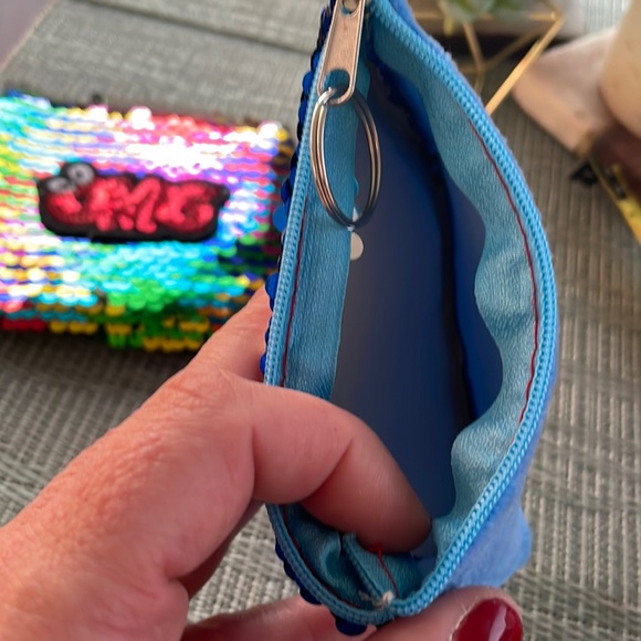 Small Sequined Expression Pouch Keychain - Picture 8 of 8